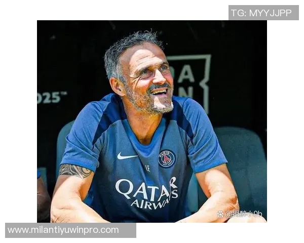 姆巴佩赛后与恩里克亲切交流并向前队友们表达一致意见 姆巴佩赛后与恩里克亲切交流并向前队友们表达一致意见