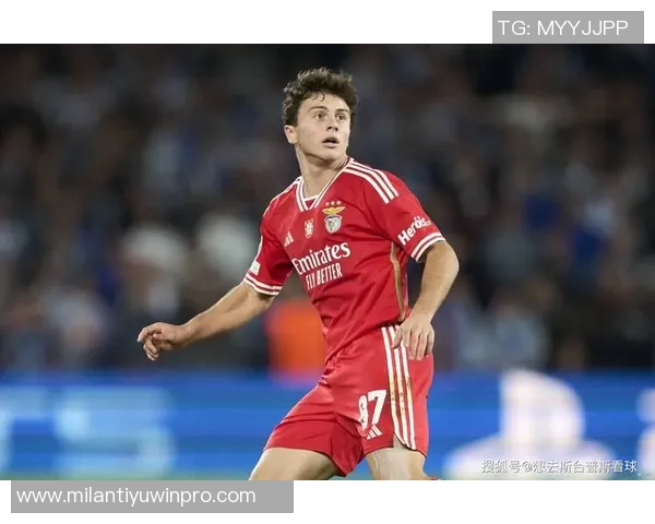 巴萨关注本菲卡19岁后卫奥利维拉德科与经纪人深入洽谈